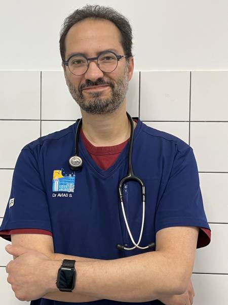 Dr Avias Vétérinaire associé, Diplômé de l'Ecole Nationale Vétérinaire de Nantes en 1999, pratique la médecine et la chirurgie des petits animaux de compagnie